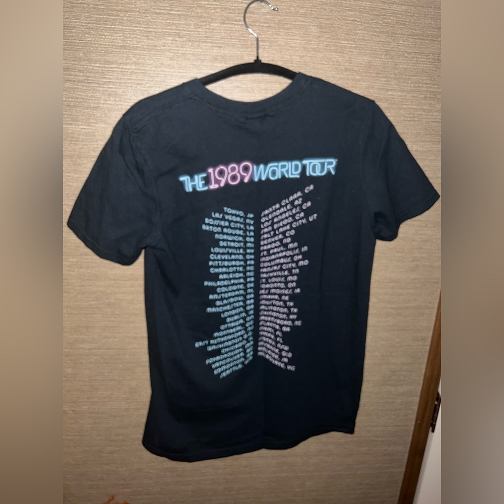 Taylor Swift The 1989 World Tour Black T-Shirt Concert Merch Adult Women’s Small - Picture 6 of 8
